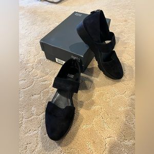 Eileen Fisher Black Suede Marlow Sandals Size 9 in Box